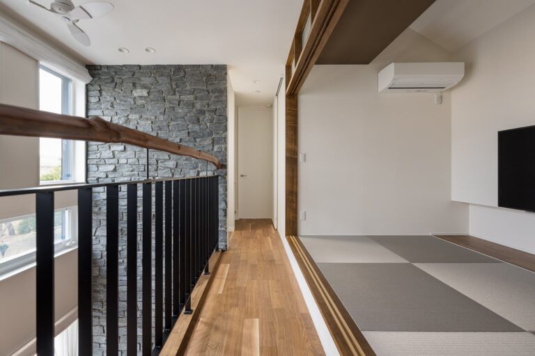 全部屋にアクセス可能な動線と細部までデザインにこだわった上質な家の畳スペース・和室