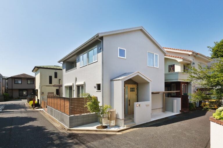 ナチュラルなテイストに、遊び心あるデザインが光るお住まい