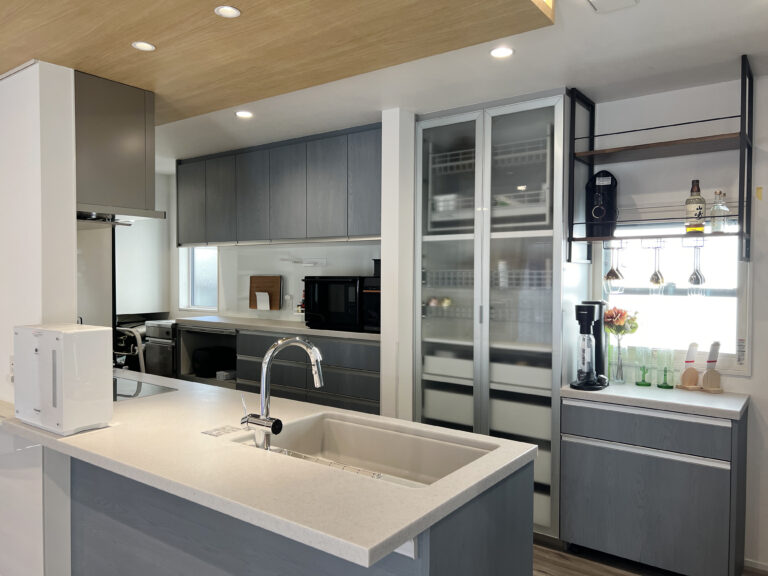 新築からリフォームまで、暮らしを受け継ぐスケルトンリフォームのダイニング・キッチン